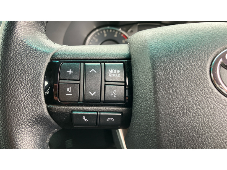 Toyota Hilux Diesel Invincible D/Cab Pick Up 2.8 D-4D Auto